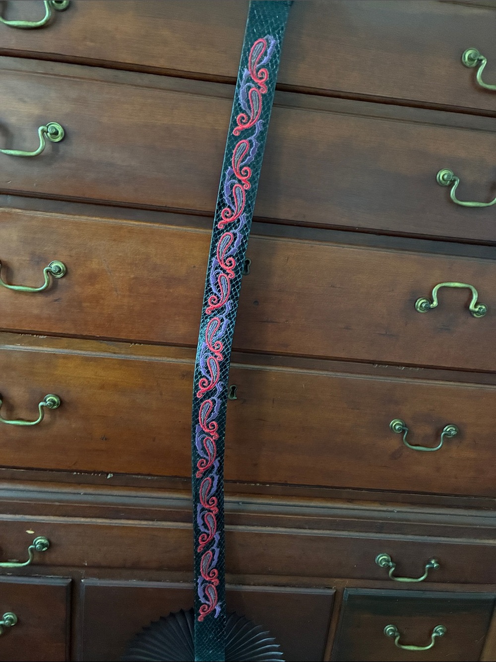 Etro Black Embossed Belt with Red Embroidered Scrolls and Gold Buckle - Picture 6 of 7